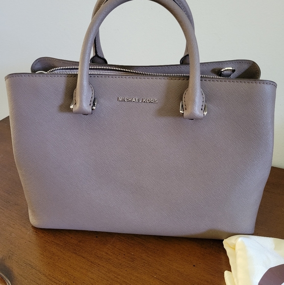 Michael Kors Handbags - Michael Kors Large Savannah cinder color purse